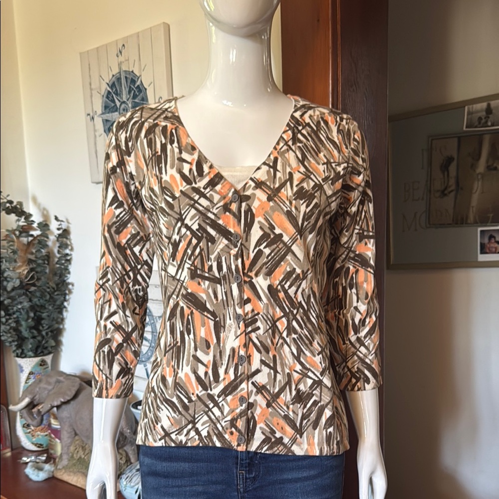 NWT northern reflections size small Women's V-Neck Patterned Top